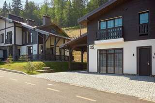 Апарт-отели Mountain Residence Apartments & Chalet Буковель Улучшенное шале-1